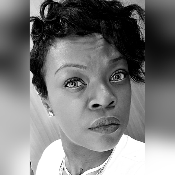 Meet your Posher, Aubria - Picture 2 of 4